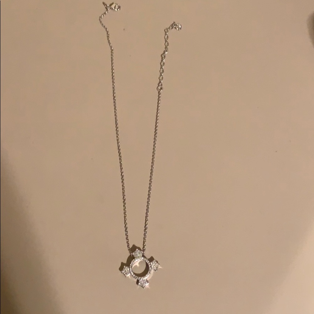 Circle necklace with 4 points